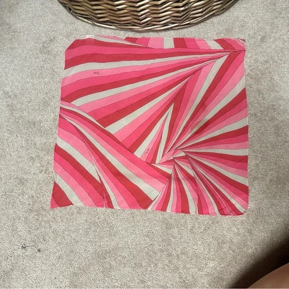 Vintage Pucci scarf - Picture 3 of 11